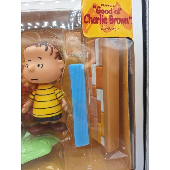 40)Peanuts Characters; PEPPERMINT PATTY, CHARLIE BROWN, AND LINUS 5in Figurines. - Picture 5 of 9